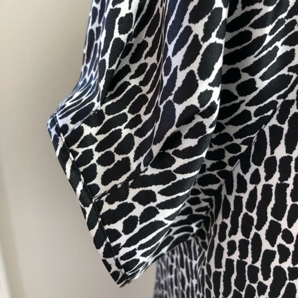 Chaus cap sleeve silky black & white blouse size S - Picture 9 of 10